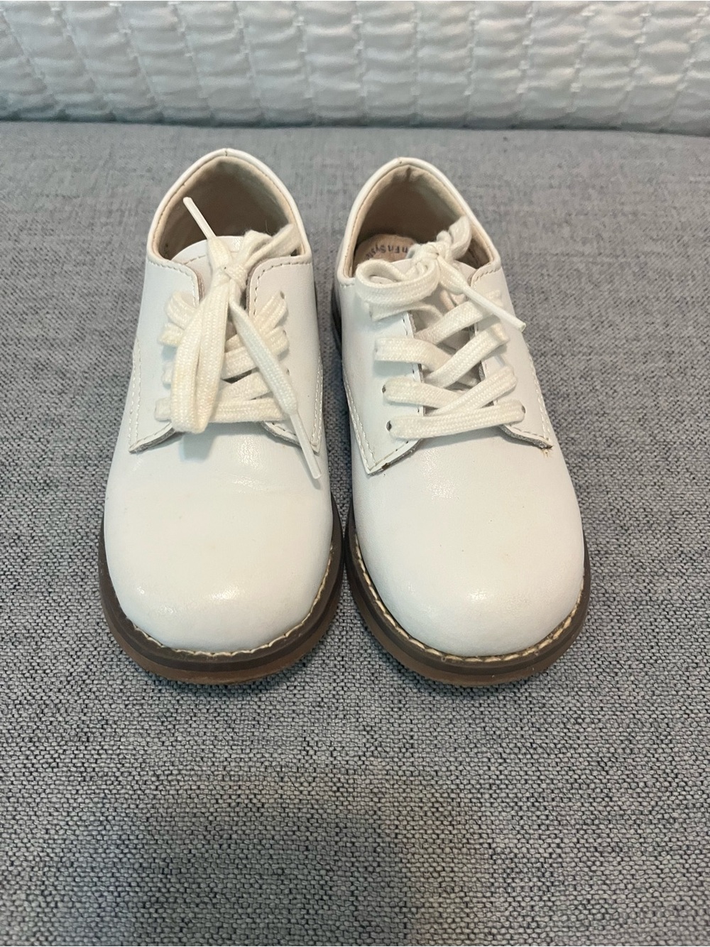 Footmates 7.5 EUC Kids Classic White Lace-Up Shoes
